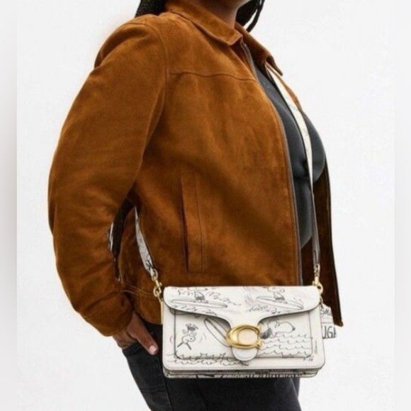 New Coach X Peanuts Tabby Shoulder Bag 26 With Newspaper Print CCB04 - Picture 4 of 15